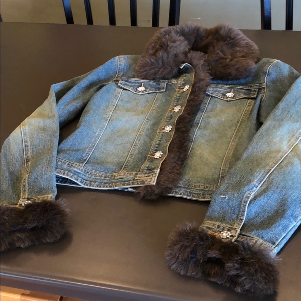 Jean jacket w faux fur trim